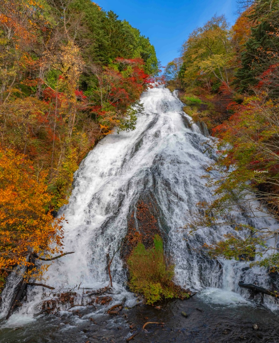 @hiromitravel 

📍Yudaki, Nikko, Tochigi, Japan
栃木　日光　湯滝

日光三名爆のひとつ
高さ70m,最大幅25mで前に立つとなかなか迫力があります

何回か行ってましたがたぶん初postです📷

One of the three great waterfalls of Nikko.
Standing 70 meters tall and reaching a maximum width of 25 meters, it is truly impressive when viewed up close.
2026.10

꙳✧˖°⌖꙳✧˖°⌖꙳✧˖°⌖꙳✧˖°⌖꙳✧˖°
@hiromitravel
国内外の旅をお届けしています
destinations・hotels・gourmet
꙳✧˖°⌖꙳✧˖°⌖꙳✧˖°⌖꙳✧˖°⌖꙳✧˖° 

#japan #紅葉　#autumncolours