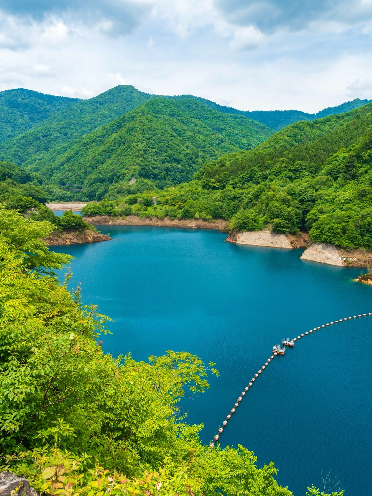 📍Lake Okushimako, Gunma, Japan
群馬　奥四万湖

美しい水の色は
"四万ブルー"  と言われています

Beautiful color of water is called "Shima blue"

꙳✧˖°⌖꙳✧˖°⌖꙳✧˖°⌖꙳✧˖°⌖꙳✧˖°
@hiromitravel
国内外の旅をお届けしています
destinations・hotels・gourmet
꙳✧˖°⌖꙳✧˖°⌖꙳✧˖°⌖꙳✧˖°⌖꙳✧˖°
＊
＊
#旅行 #travel #bucketlist　#japan