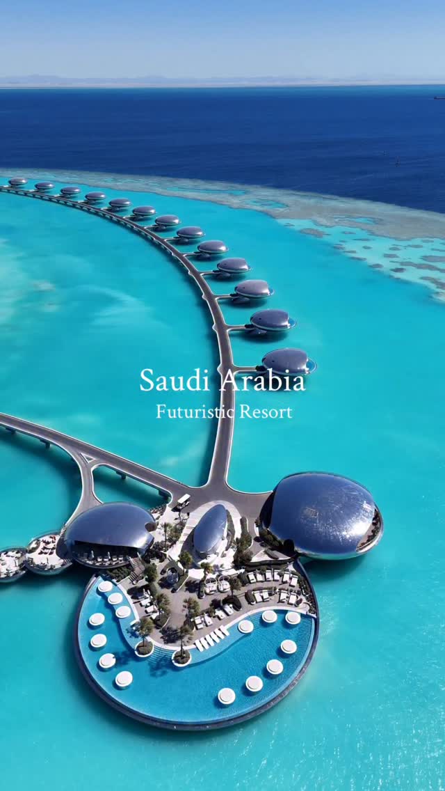 【宇宙船に泊まってみた🛸Stay in Spaceship】

そろそろサウジアラビアのメインも入れていこうと思います

紅海に浮かぶ宇宙船
水上ヴィラは他にもあるけども、このインパクトは凄すぎる！
2024年12月開業以来、行きたいと思っていた近未来リゾートです。
 
なんじゃこれ～と思った方
実はYouTube挑戦してまして
詳細動画アップしましたのでご覧ください🎥
リンクはプロフィールにあります

没入体験に・旅の参考に・BGMに、気軽に見ていただけたら泣いて喜びます！
 
Spaceships floating on the Red Sea
There are other overwater villas, but this one is just too impressive!
This is a resort I’ve wanted to visit ever since it opened in December 2024.
 
I’ve uploaded details to YouTube, so please check it out!
Link is in profile.
I’m glad if you’d take a look—for an immersive experience, travel inspiration, or just BGM!
 
📍Shebara Resort, Saudi Arabia
サウジアラビア　シェバラリゾート

꙳✧˖°⌖꙳✧˖°⌖꙳✧˖°⌖꙳✧˖°⌖꙳✧˖°
@hiromitravel
国内外の旅をお届けしています
destinations・hotels・gourmet
꙳✧˖°⌖꙳✧˖°⌖꙳✧˖°⌖꙳✧˖°⌖꙳✧˖°

#luxurytravel #海外旅行
